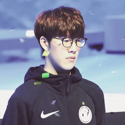 资讯队友全部牺牲 主播被迫与敌人组队，结果反水？