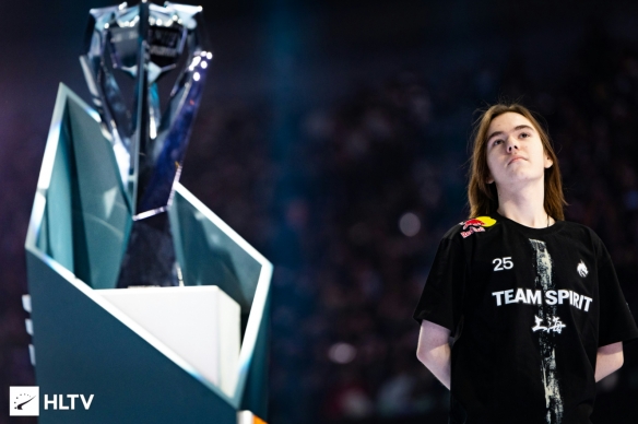 LPL夏季赛季后赛：LNG 3：2 击败V5，三连胜进入四强