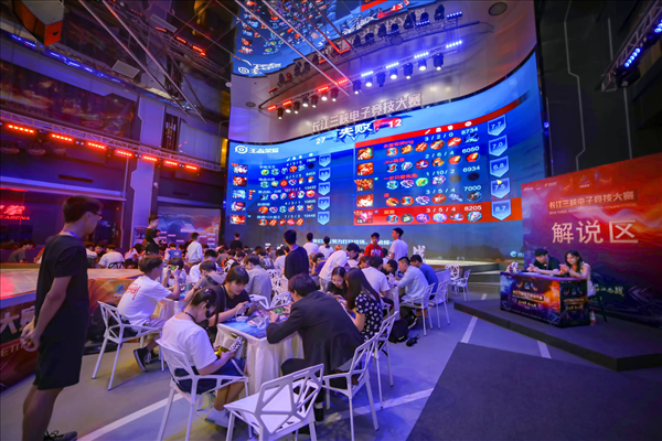 Vitality 对阵 Legacy ， Astralis 在 BLAST Bounty Fall 2025： 关闭资格赛第二轮中与 NAVI 会面